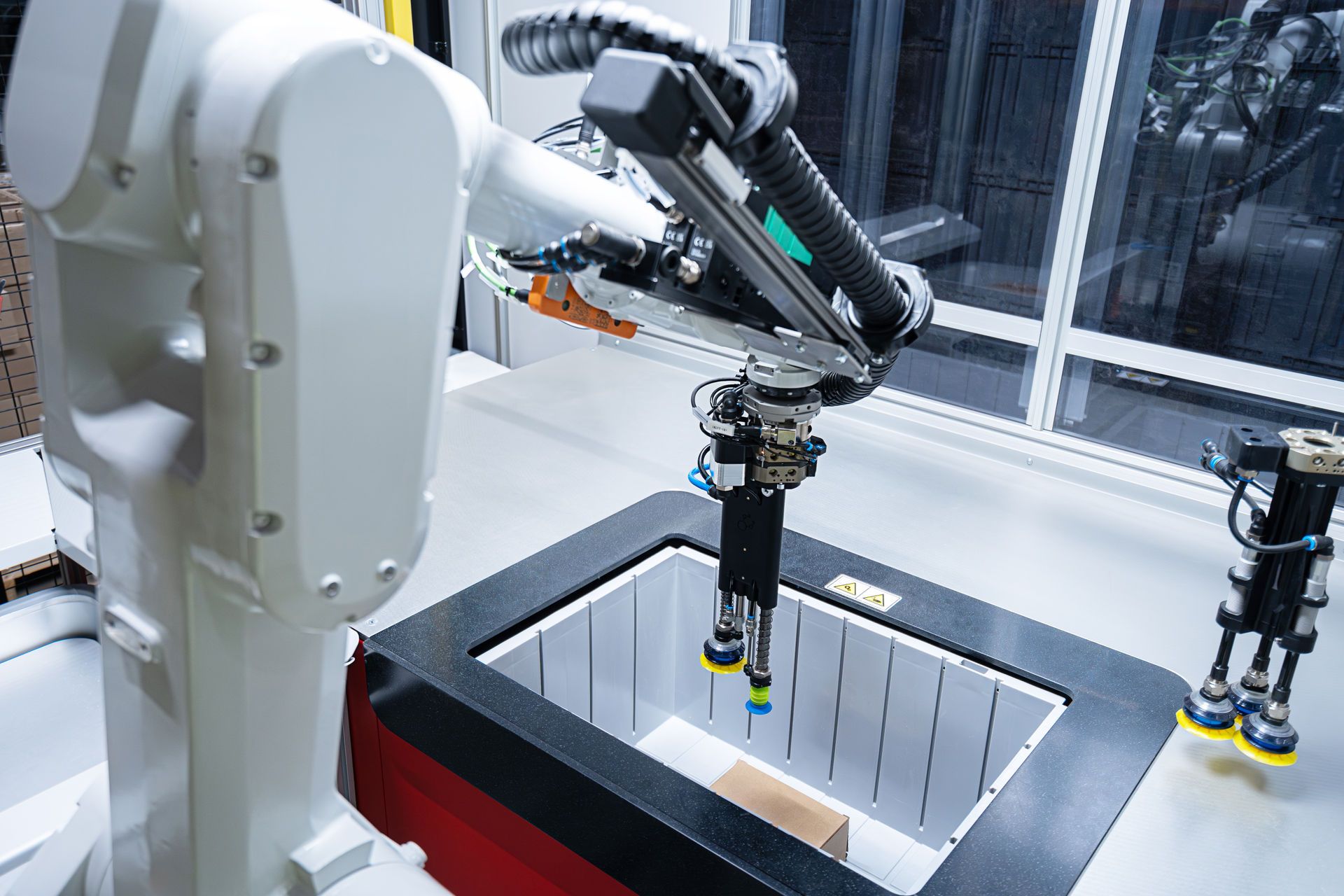 The fulfillment solution for Contorion includes an AI-based robotic arm that supports Fiege's employees in picking at one of the Autostore ports. (Photo: Fiege) 